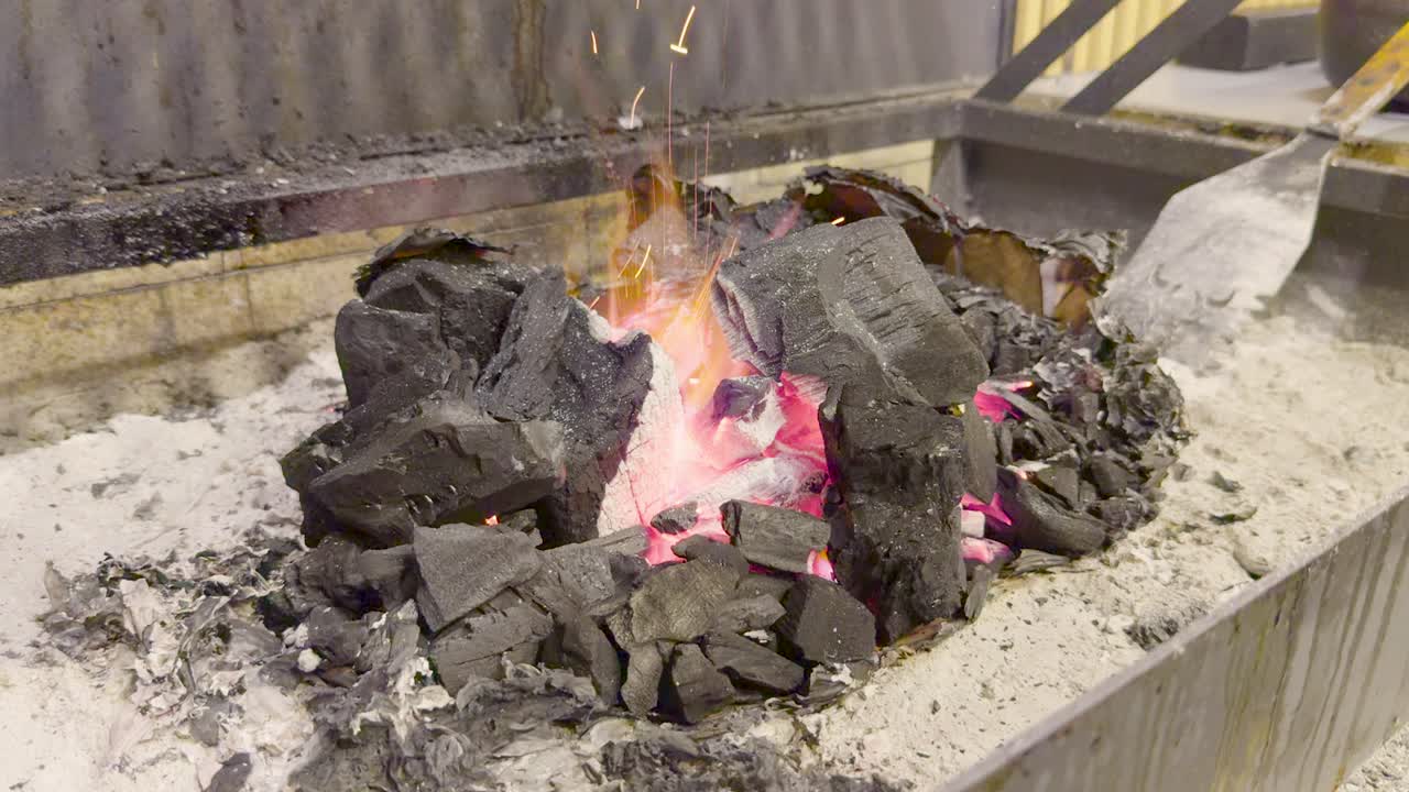 Grillbål chili natt karbon aske støv røyk.