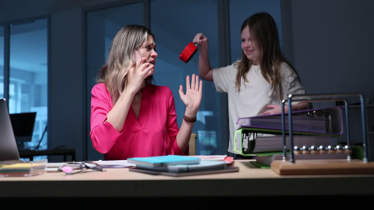 Girl pranks her working mother in the office