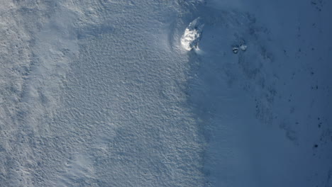 paisaje montañoso nevado desde arriba