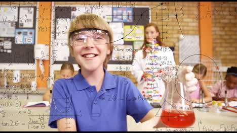 animación de ecuaciones matemáticas sobre un niño caucásico realizando un experimento en el laboratorio de la escuela.