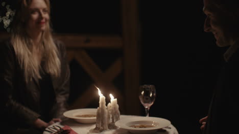 romantic dinner date under the stars