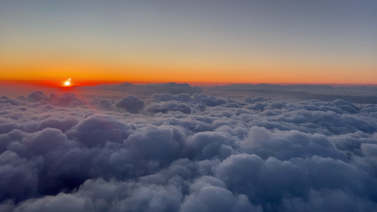 fuego aéreo amanecer lado izquierdo disparado desde la cabina de un avión