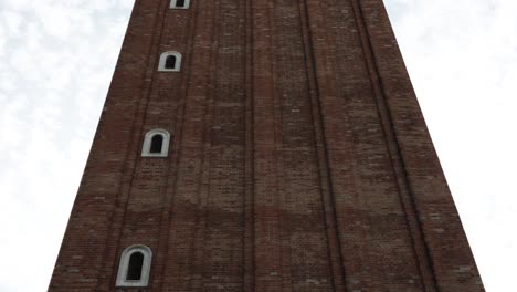 Vista-Exterior-Del-Campanario-De-San-Marcos-En-Venecia,-Italia