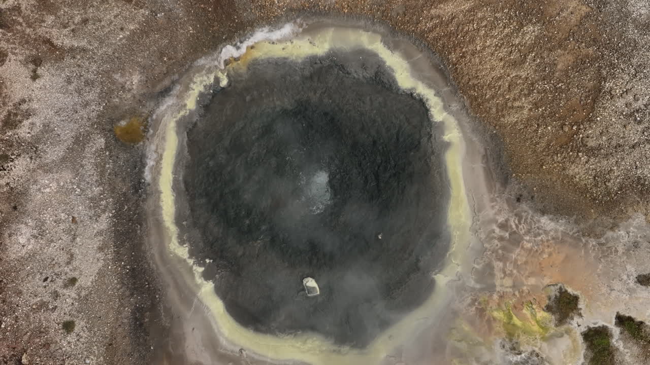 는 구이 물 공중   슬로 모션 아이슬란드 hveravellir