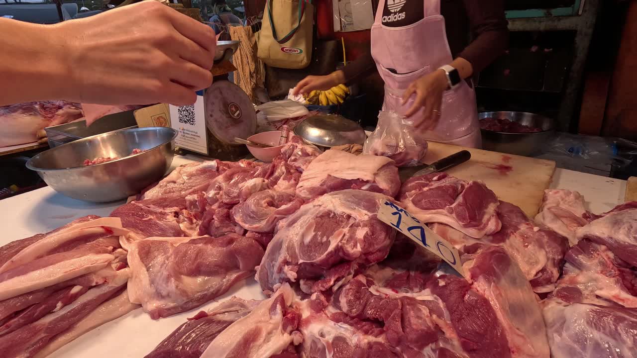 살육용 절단품 및 포장 된 판매용 고기