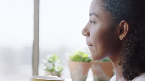 Cafetería,-Café-Y-Una-Mujer-Bebiendo-Té