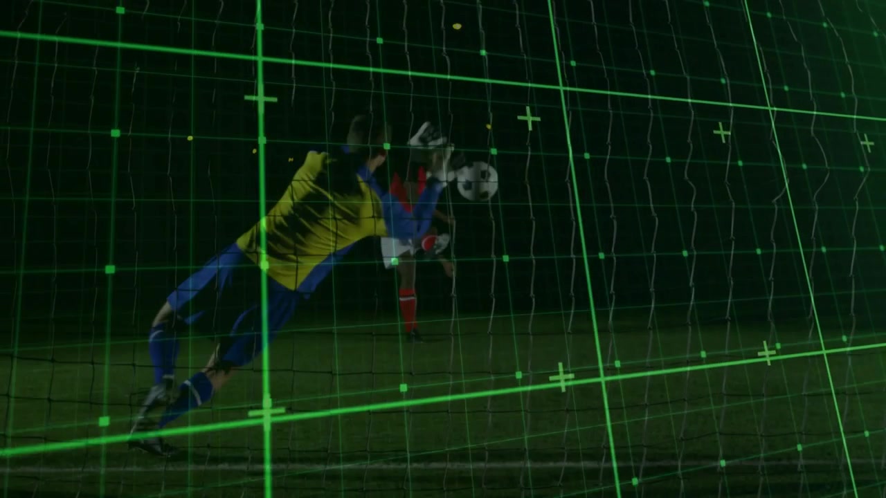 Calciatore che calcia un rigore per segnare, portiere che si tuffa, palla che finisce in rete, griglia verde che oscura i giocatori.