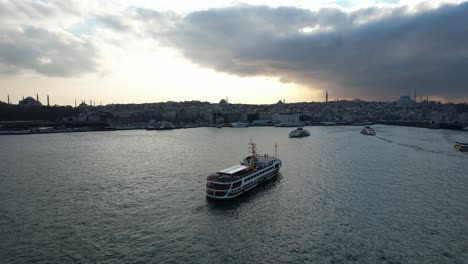 Ferry-De-La-Ciudad-De-Estambul