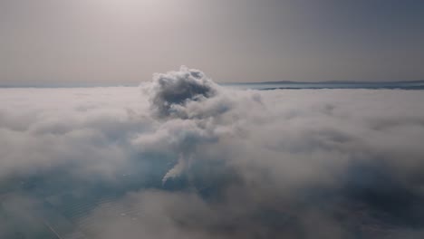 Industrieller-Rauch-In-Bewölkter-Atmosphäre