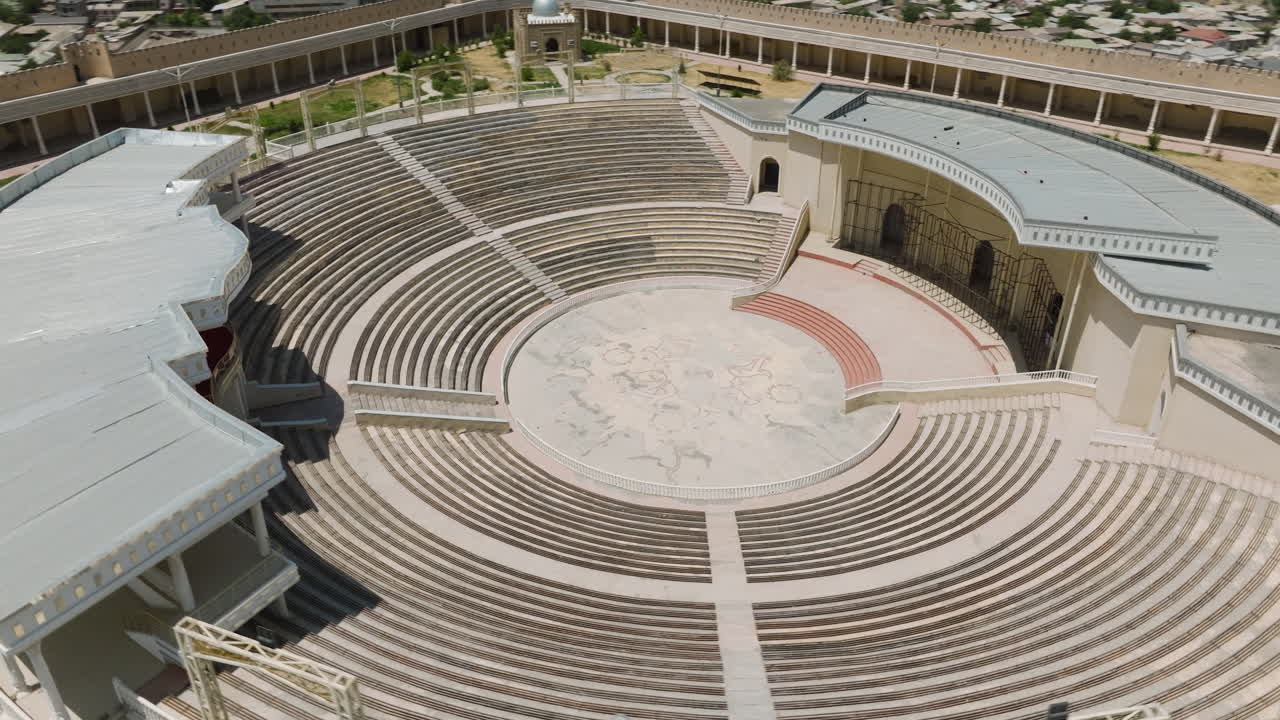 anfiteatro en istaravshan, tayikistán - toma aérea de un avión no tripulado
