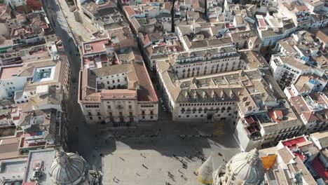 Schöne-Aufnahmen-Von-Jaen---Spanien-Konzentrieren-Sich-Auf-Die-Kathedrale-Von-Jaen-Auf-Dem-Platz-Santa-Maria