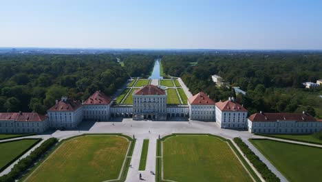 Hermosa-Vista-Aérea-Superior-Vuelo-Castillo-Palacio-De-Nymphenburg-Paisaje-Ciudad-Munich-Alemania-Bávaro,-Verano-Soleado-Cielo-Azul-Día-23