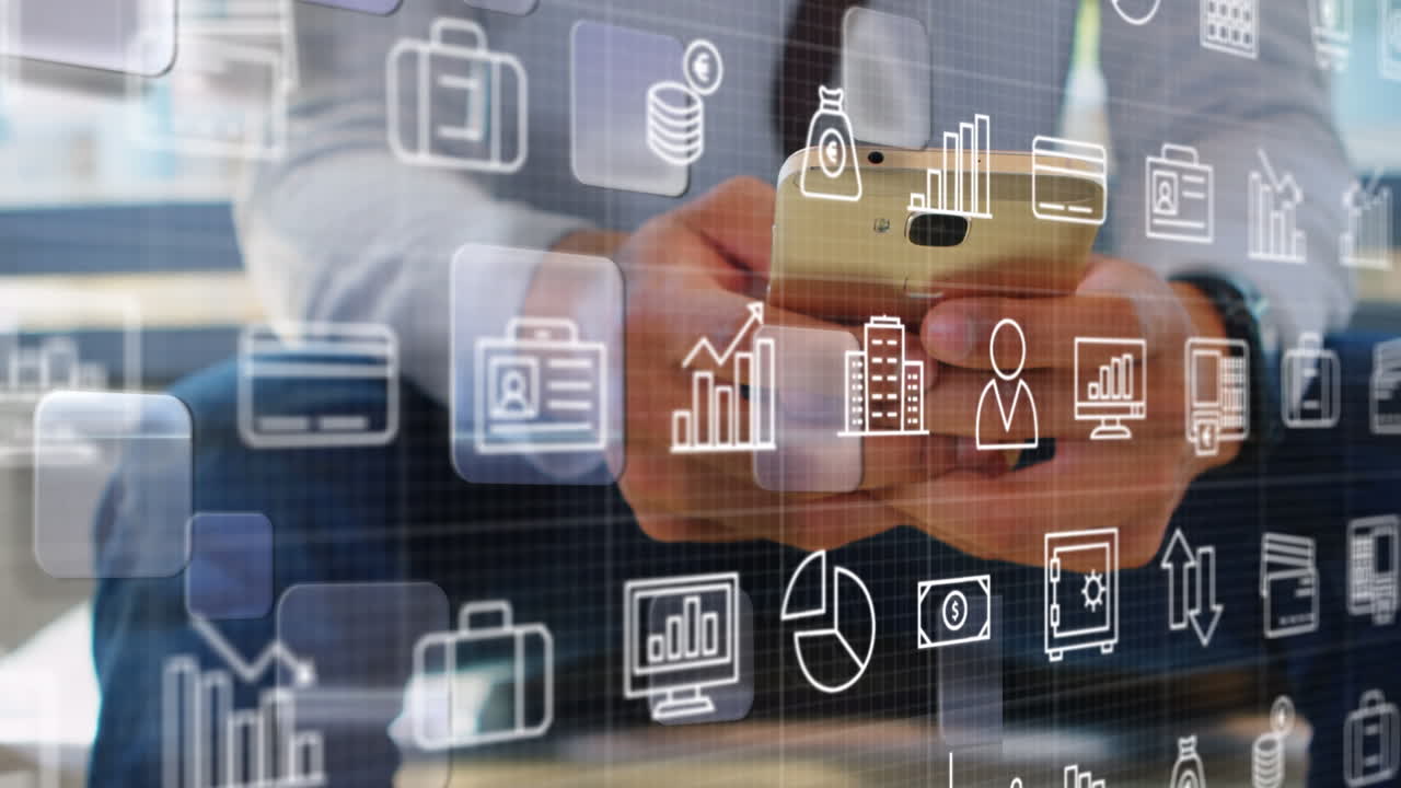 animación del procesamiento de datos sobre un hombre biracial usando un teléfono inteligente