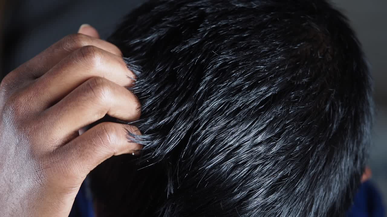 머리를 는 사람