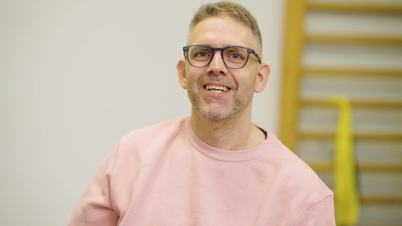 Portrait of a smiling man with glasses