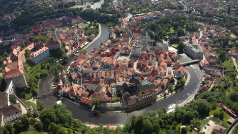 Picturesque-town-of-Český-Krumlov-on-meandering-bend-of-Vltava-river