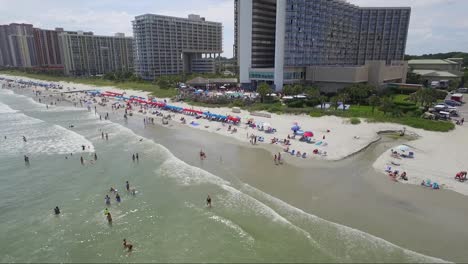 Volando-Sobre-Una-Playa-En-Myrtle-Beach-Sc-Durante-El-Verano