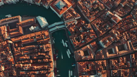Cinematic-reveal-drone-shot-of-Ponte-di-Rialto-Bridge-Venice-Italy-at-sunrise