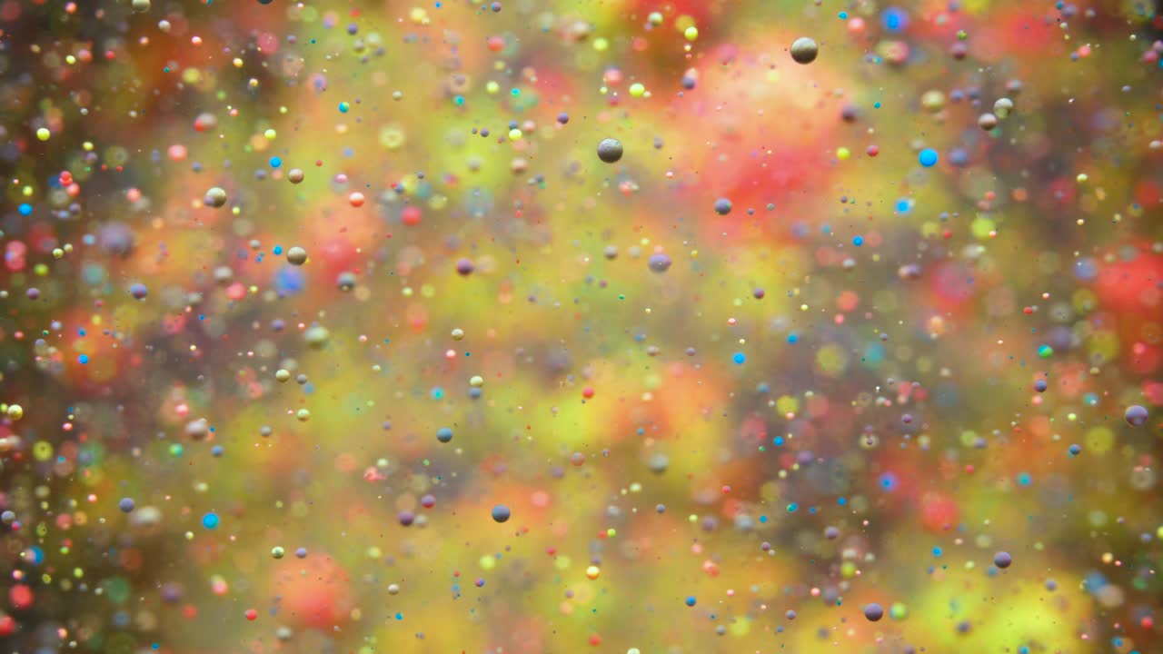 느린 움직임 밝은 색상 거품 오일 아름다운 페인트 우주 색상 움직이는 다채로운 클로즈업 아크릴 페인트 환상적인 표면 추상적인 다채로운 페인트 변형 구조 다채로운 거품