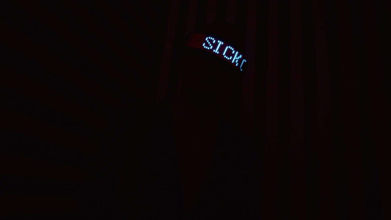Display LED luminoso su braccialetto e fascia per la testa