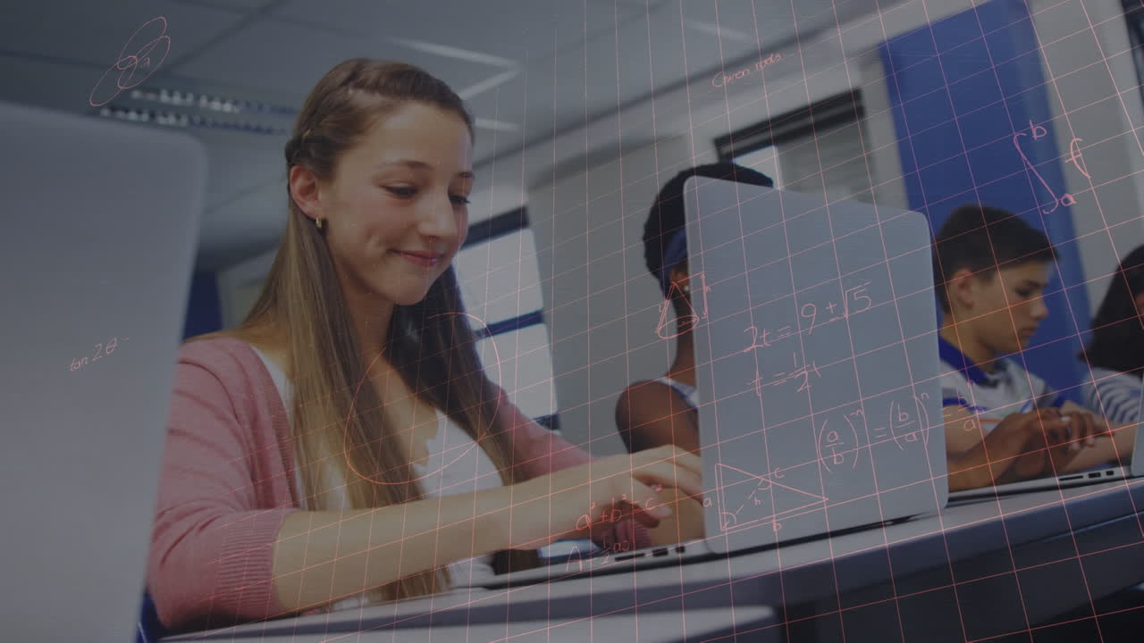 animación del procesamiento de datos matemáticos en diversos estudiantes con computadoras portátiles