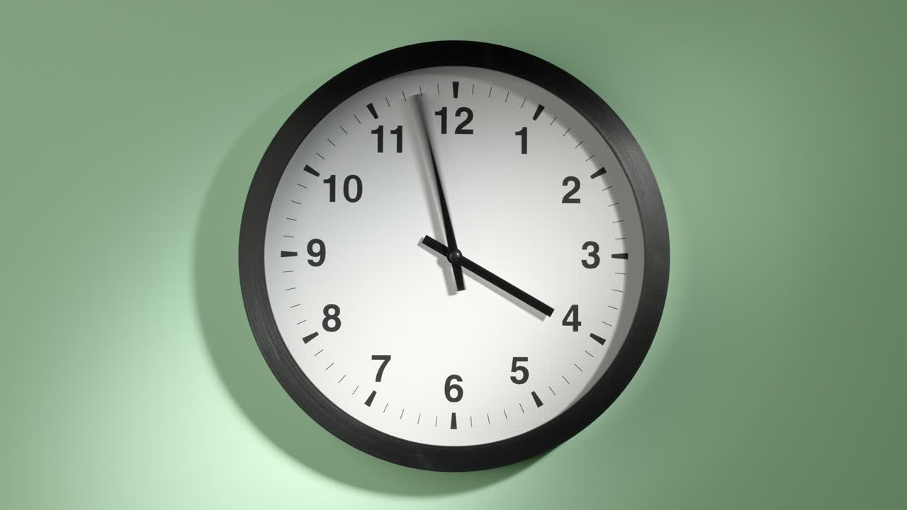 reloj en la pared de color verde claro en el lapso de tiempo