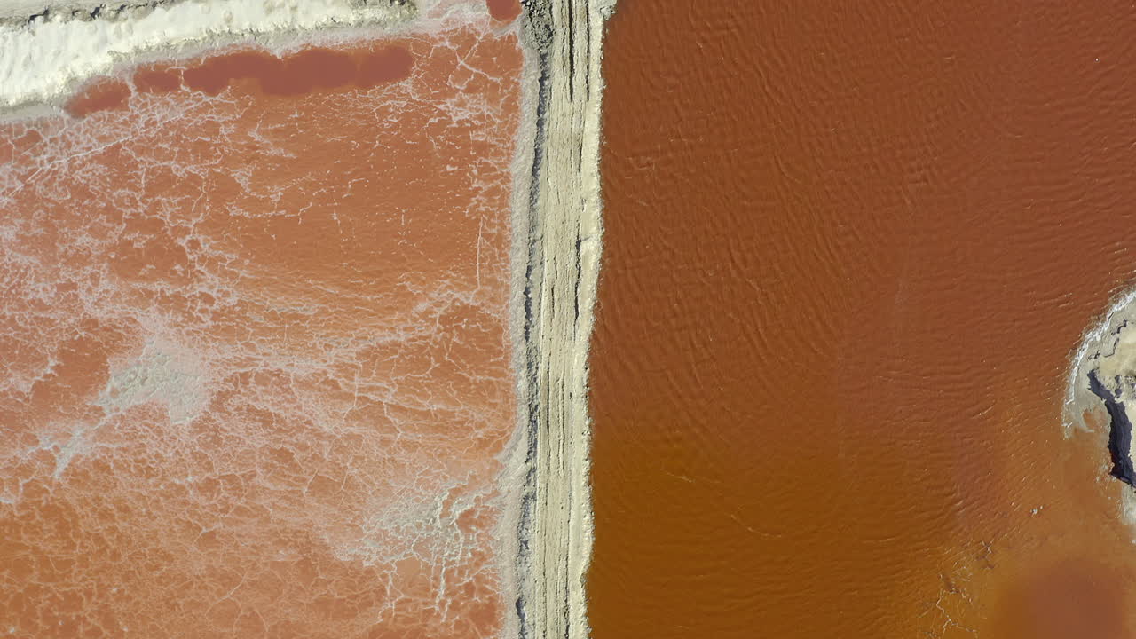 순수한 소금의 끝없는 평야