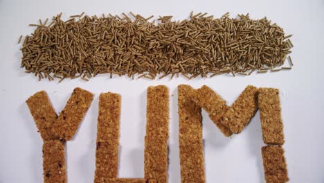 barras de granola dispuestas yum con palito de salvado de cereal 4k