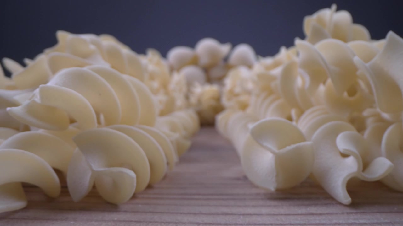 Macro estrema di fusilli crudi