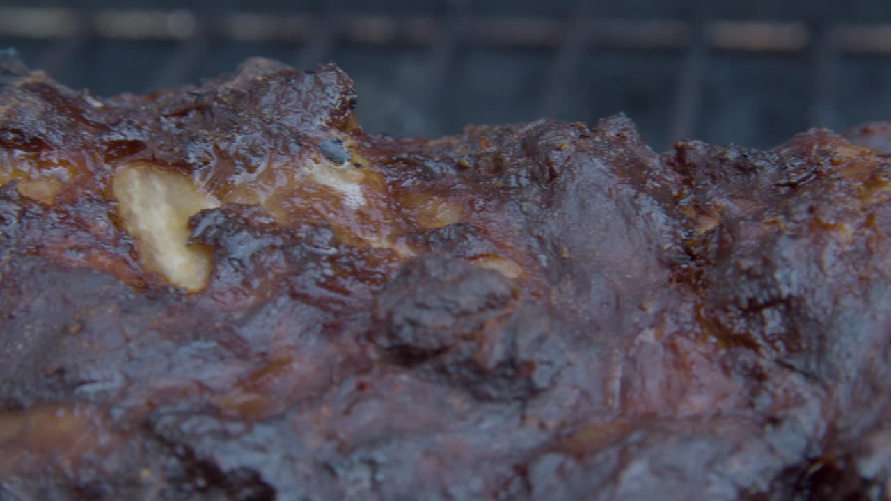 cierre extremo de costillas de cerdo a la parrilla