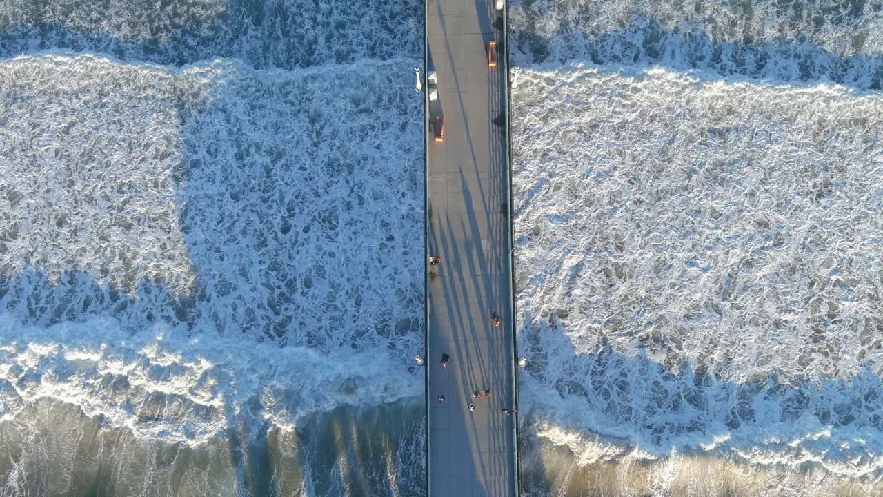 맨해튼 해변 부두 | 오버헤드 보기 | 골든 아워 | 일몰