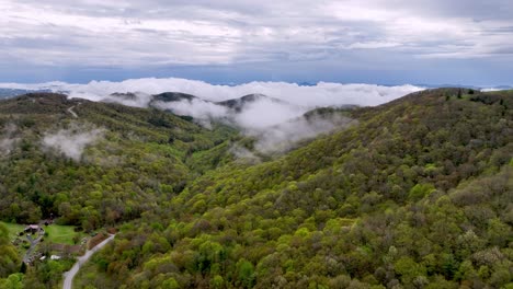 Appalachen,-Nebel-über-Den-Blue-Ridge-Mountains-In-Der-Nähe-Von-Boone,-North-Carolina