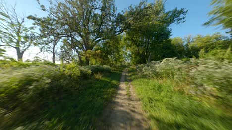 Camino-De-Grava-De-Tierra-De-Pista-única-Andar-En-Bicicleta-Y-Correr