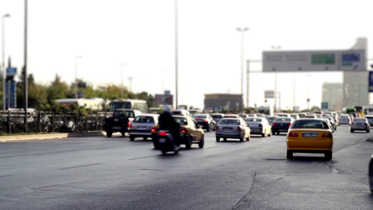 atasco de tráfico de coches en la autopista lapso de tiempo