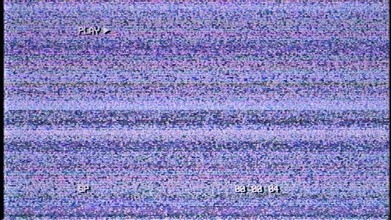 Neve e rumore VHS retrò su vecchio schermo televisivo