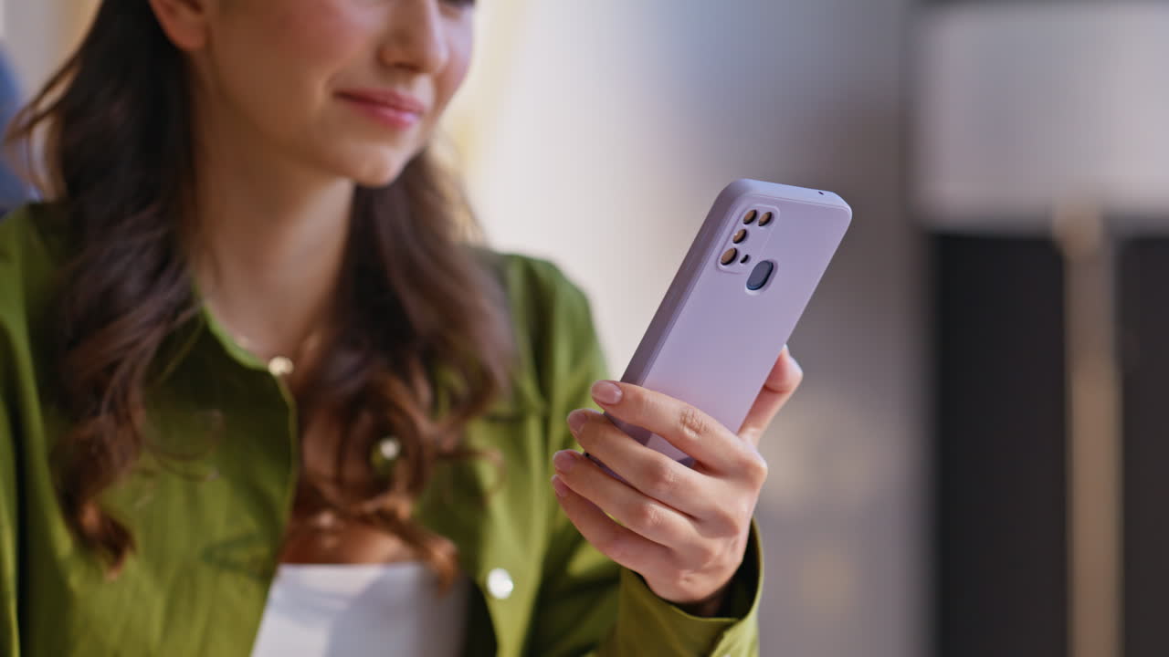 mujer con smartphone