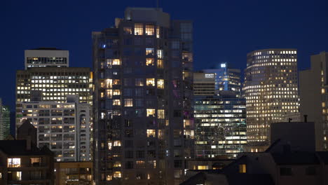 Lapso-De-Tiempo-Del-Atardecer-Del-Centro-De-Vancouver-En-Una-Noche-Clara