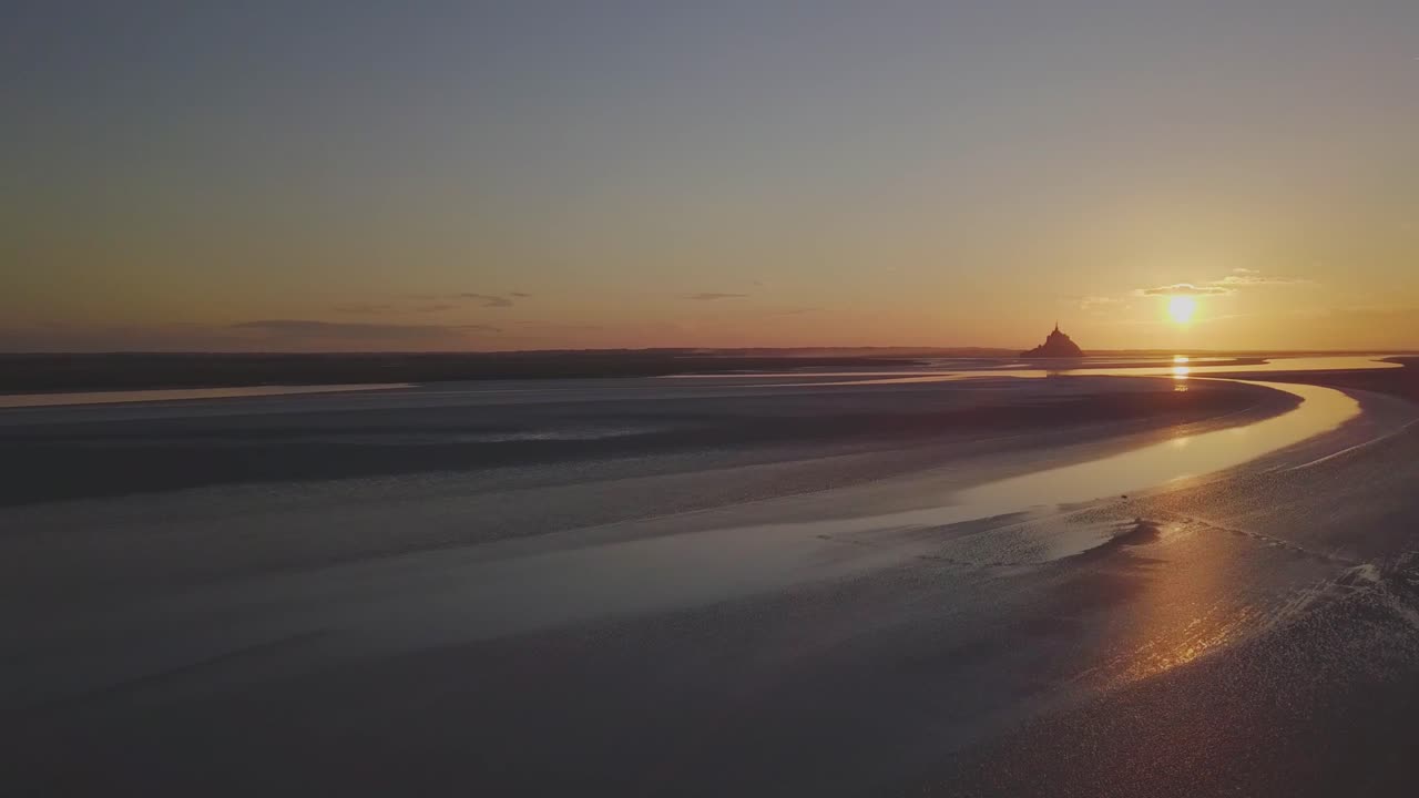 abadía de mont saint michel castillo medieval en normandía bretagne francia