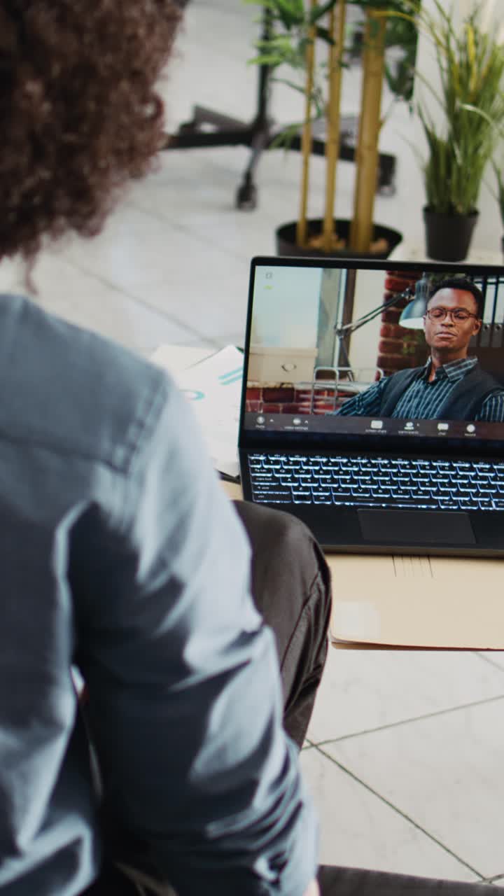 Vertical Video Business people meet on videoconference