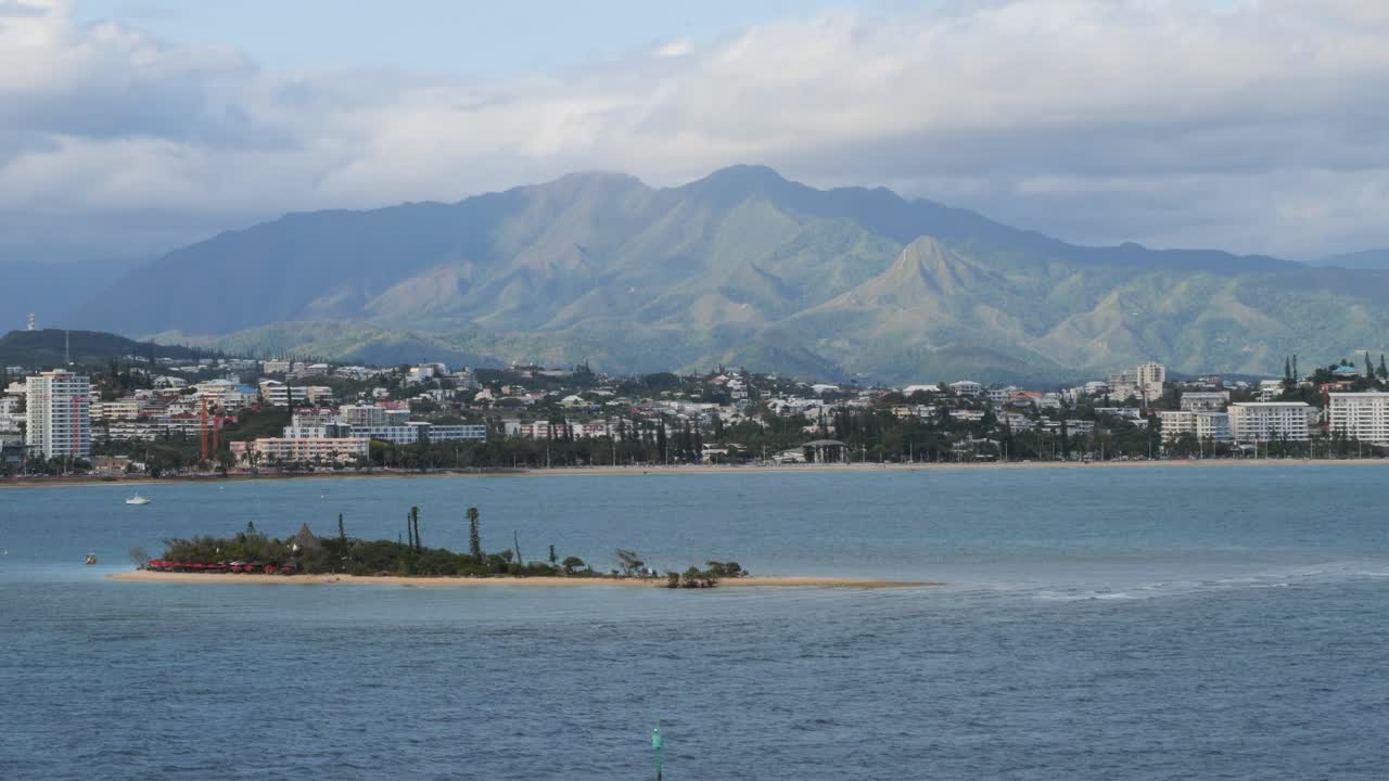 누메아 (noumea) 는 프랑스의 특별 공동체인 뉴칼레도니아의 수도이자 가장 큰 도시이다.