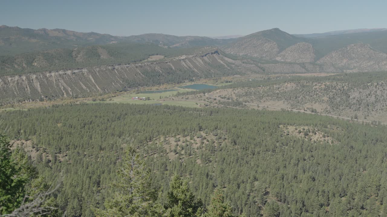 живописный пейзаж горной долины