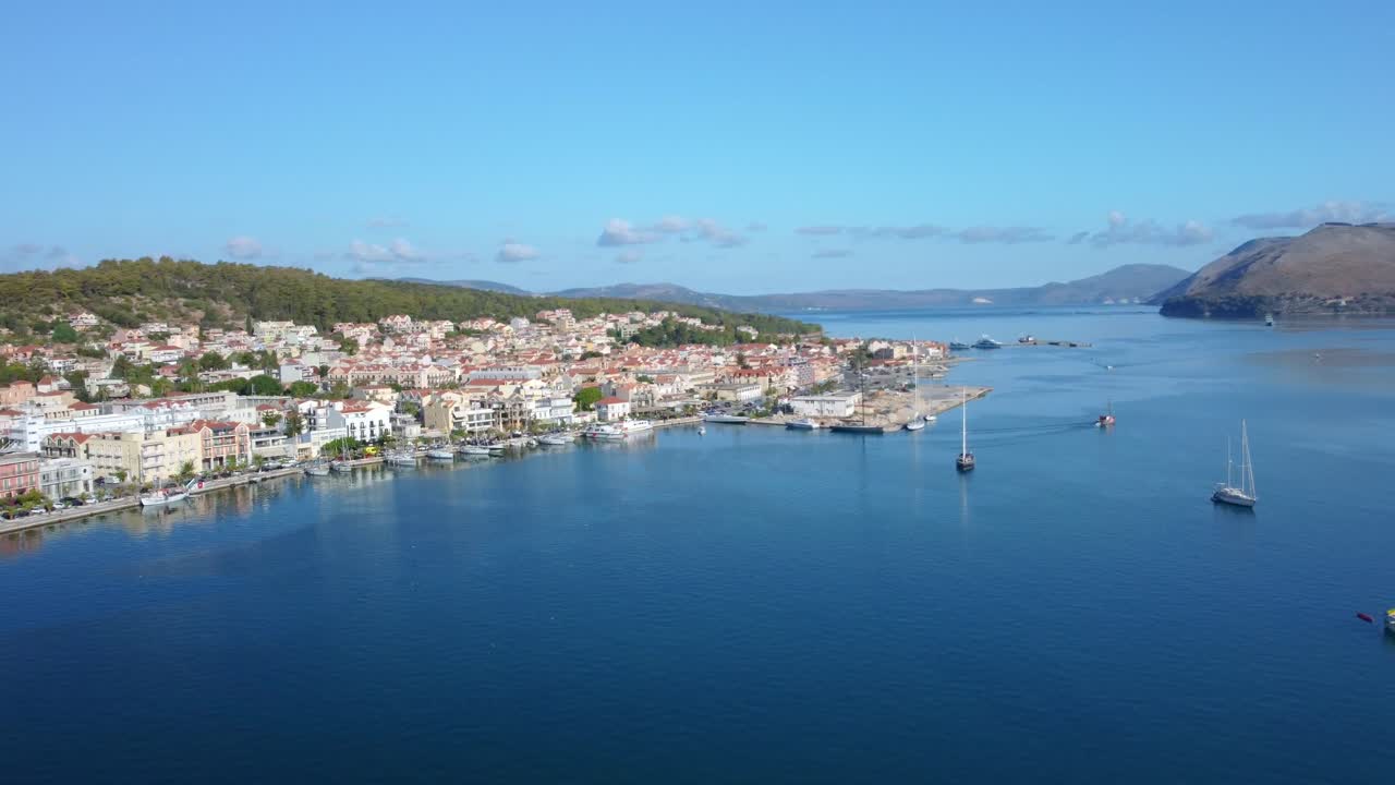 video aéreo de drones de la isla de argostoli, islas jónicas, grecia