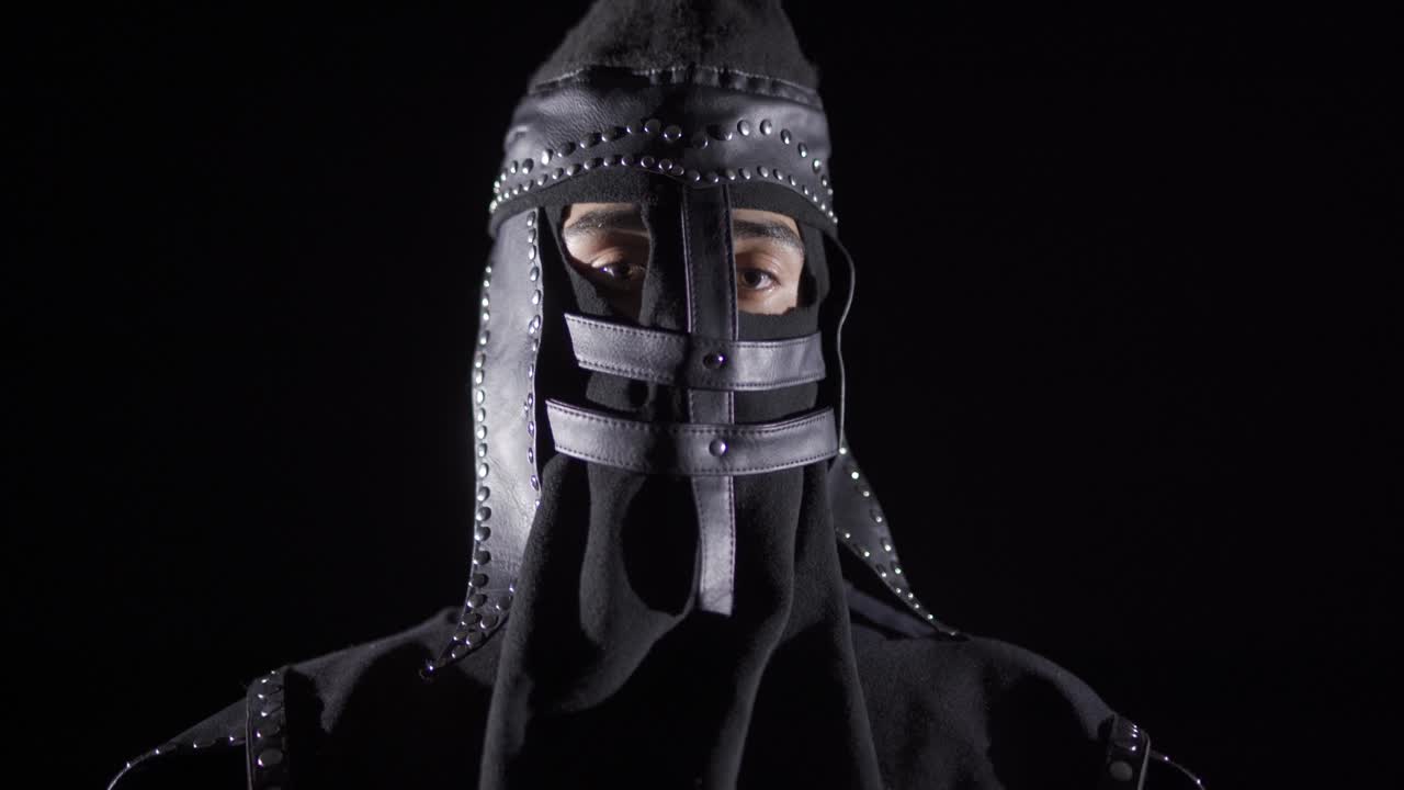 몽골의 역사적인 전사. 검은 바탕.