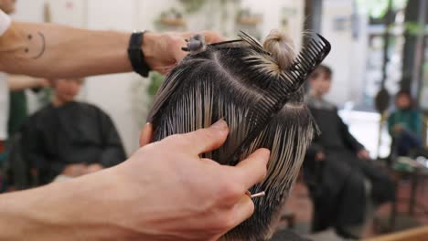 corte de pelo en un salón