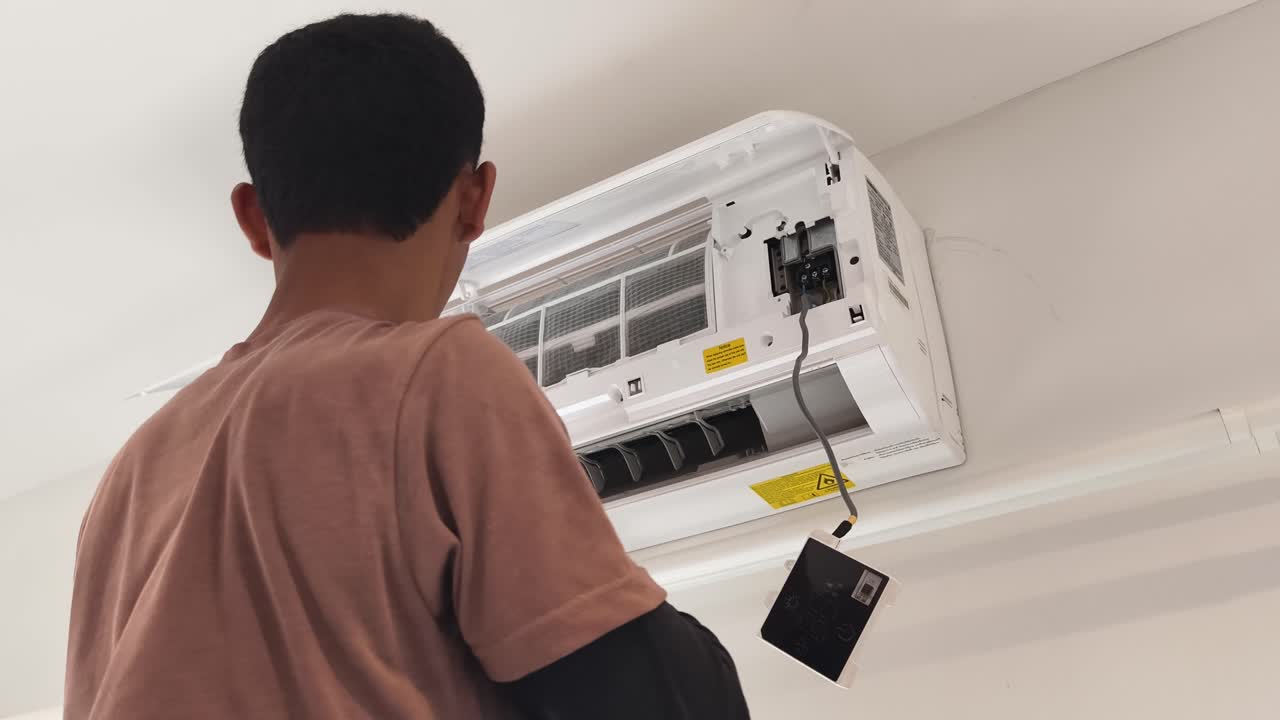 reparación o mantenimiento de acondicionadores de aire