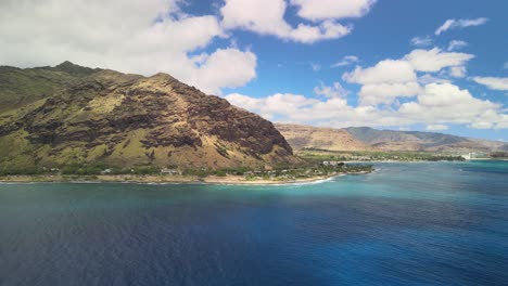 vista aérea a la deriva de la costa en oahu