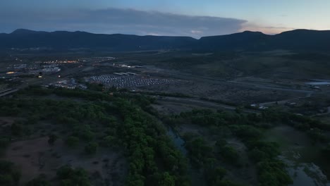 Luftpanorama-Eines-Riesigen-Campingplatzes-In-Sedona,-Arizona,-Vereinigte-Staaten