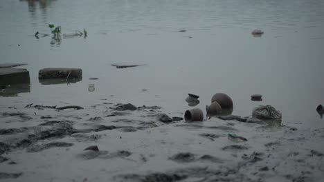 Die-Ufer-Des-Flusses-Ganges-Bei-Ebbe