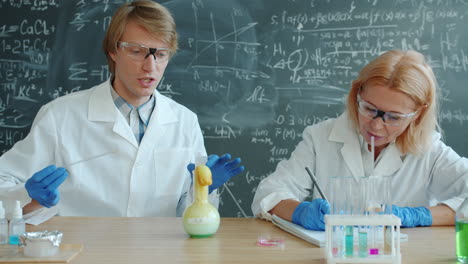 experimento científico en un entorno de laboratorio