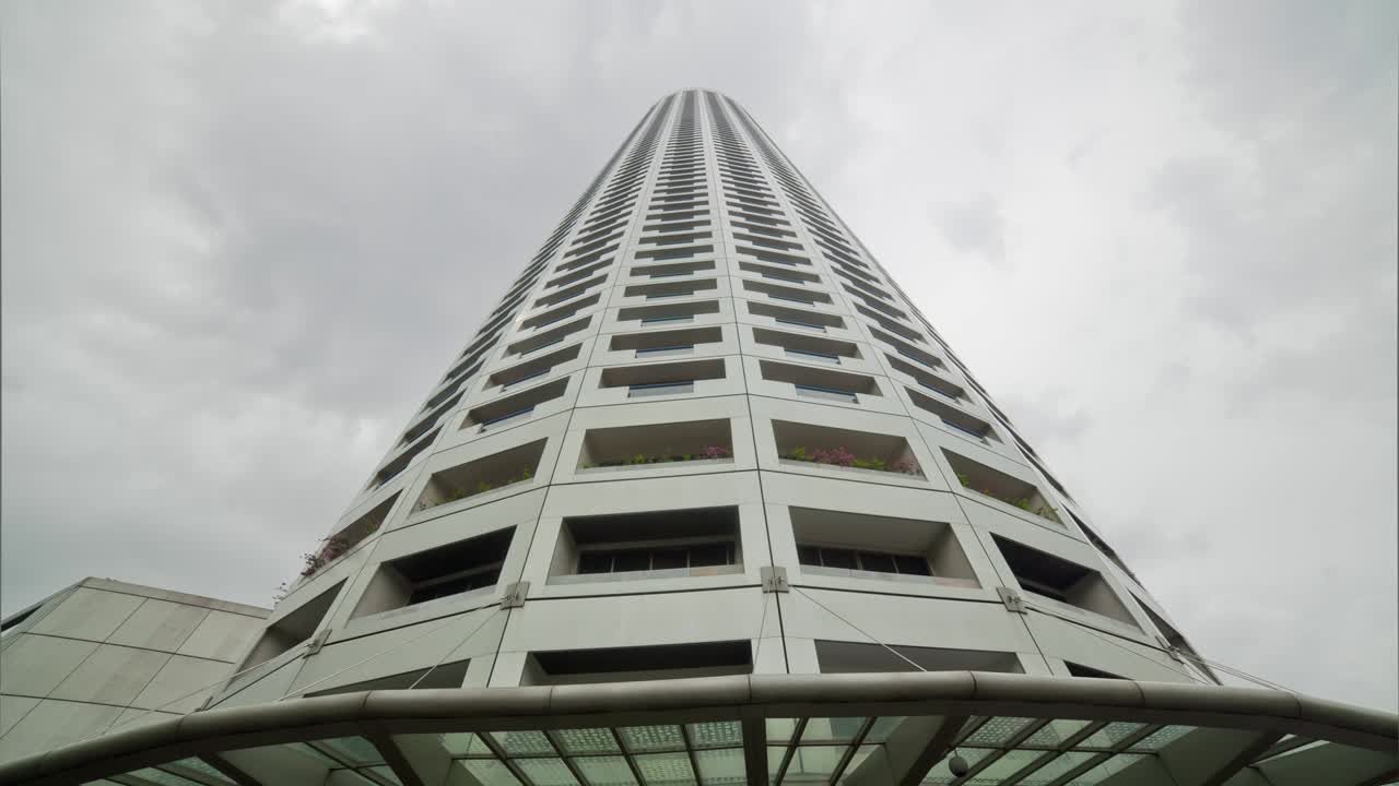 día nublado rascacielos de la ciudad de singapur arriba vista 4k lapso de tiempo